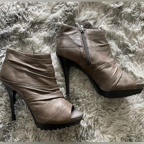 Women’s heeled peep toe booties - Picture 1 of 7